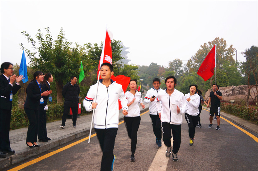 2017年12月8日 杰陽排水在省“圣泉水務(wù)杯”登山健身比賽中獲殊榮1_副本 2017年12月8日 杰陽排水在省“圣泉水務(wù)杯”登山健身比賽中獲殊榮1_副本