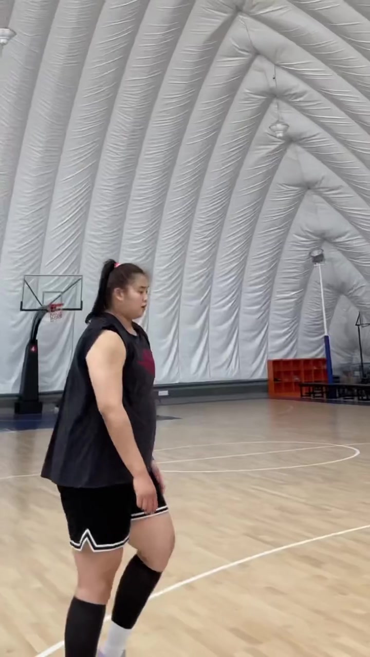 嚯，好魁梧！大寶貝劉禹彤背打你，你能頂住嗎？