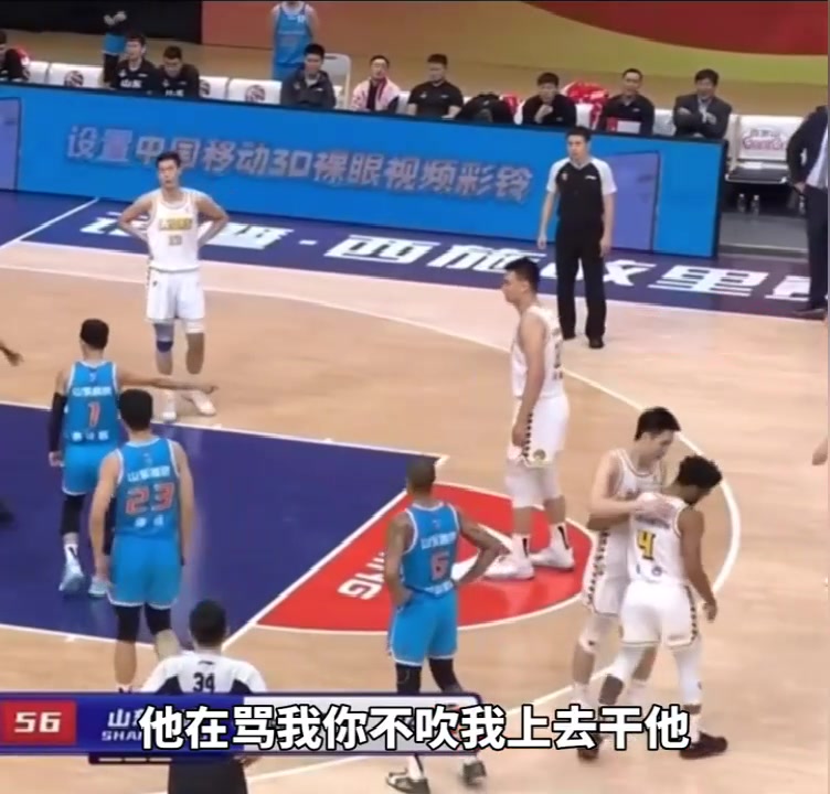 被庫克罵毛了？高詩巖對裁判說：他再罵我你不吹，我就上去干他?。ǜ咴妿r對新疆）