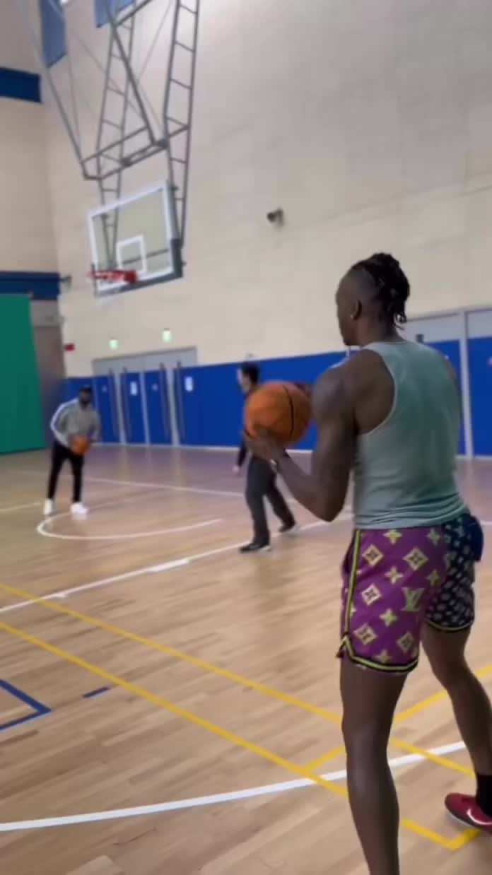 明天要復出！霍華德ins曬訓練視頻：超人就要回歸賽場?。ɑ羧A德的ins賬號）