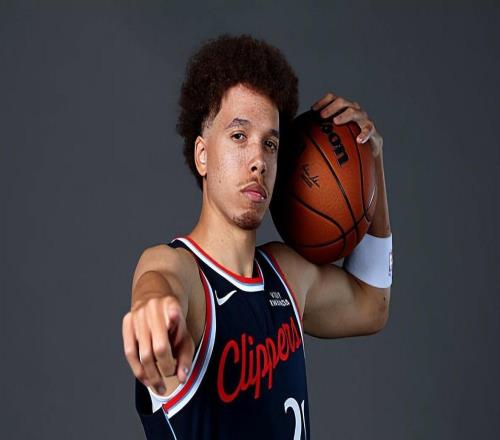 組織和串聯(lián)能力相當(dāng)不錯(cuò)，快船第三陣容中還隱藏著一個(gè)小保羅