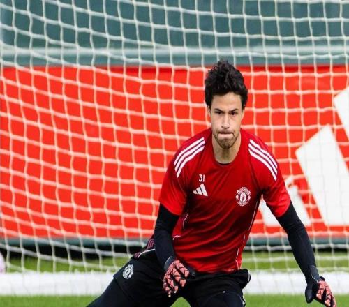 實力出色霸氣十足！曼聯(lián)新門將發(fā)揮出色，社媒賬號粉絲暴漲400%